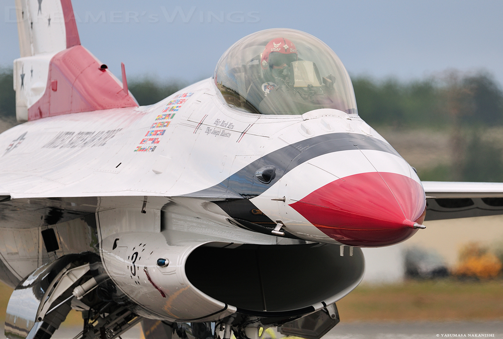 Thunderbirds - Lockheed Martin F-16C Fighting Falcon